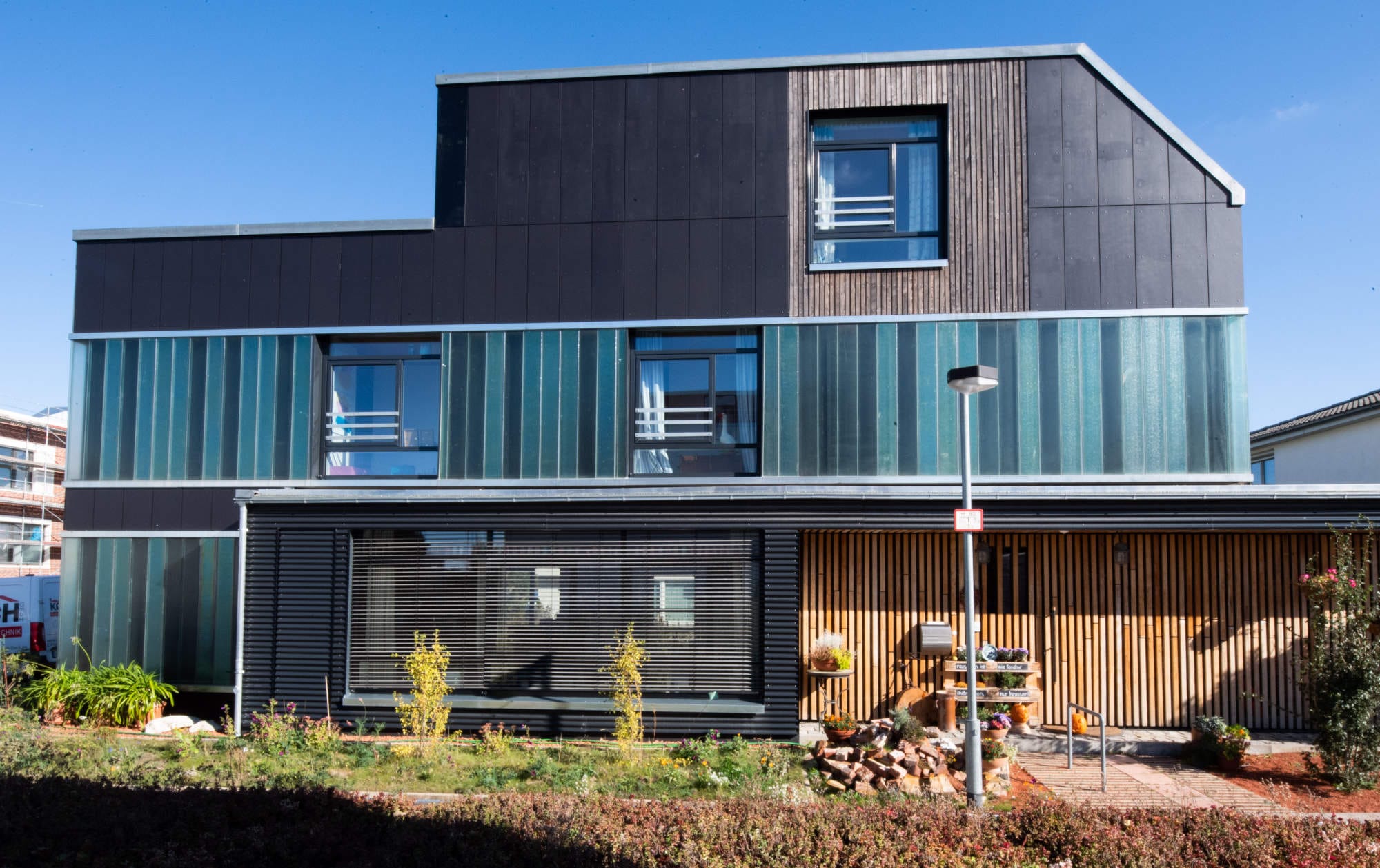 Sustainability in Metalwork: How Recycled Materials Contribute to Modern Construction